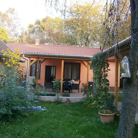 Irma Vendeghaz Апартаменты